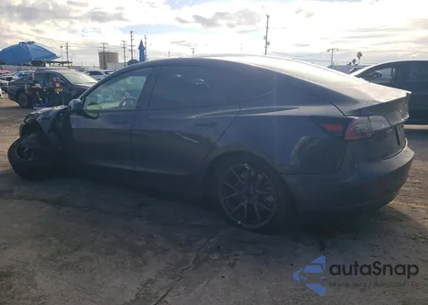 2021 Tesla Model 3 z USA, uszkodzony, nr VIN 5YJ3E1EB4MF003098